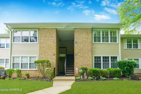 60 Arrowwood Ct, Red Bank, NJ 07701