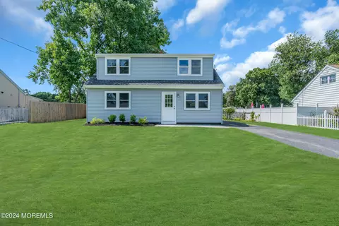 24 Monterey Dr, Hazlet, NJ 07730