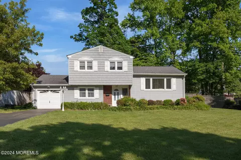 29 Bayberry Ln, Middletown, NJ 07748