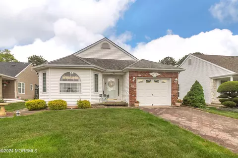 150 Canterbury Ln, Toms River, NJ 08757