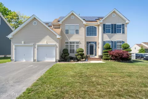 28 Tina Way, Barnegat, NJ 08005