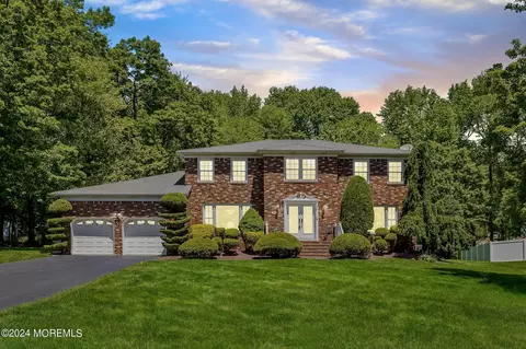 22 Timber Ln, Manalapan, NJ 07726