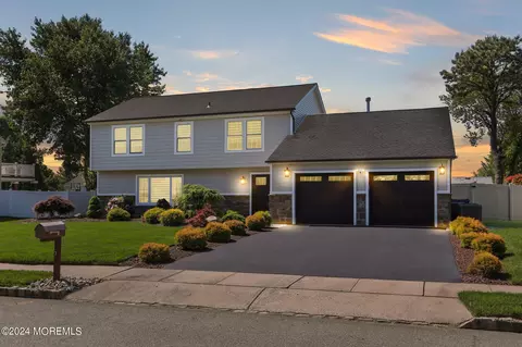 7 Mountbatten Dr, Old Bridge, NJ 08857