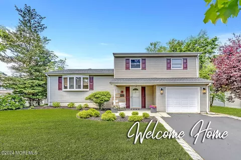 1 Jupiter St, New Monmouth, NJ 07748