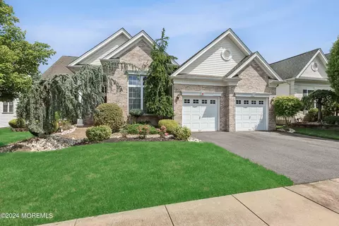 15 Beth Page Dr, Monroe, NJ 08831