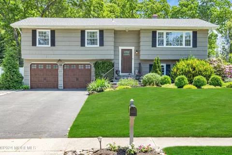 12 Green Dr, Toms River, NJ 08755