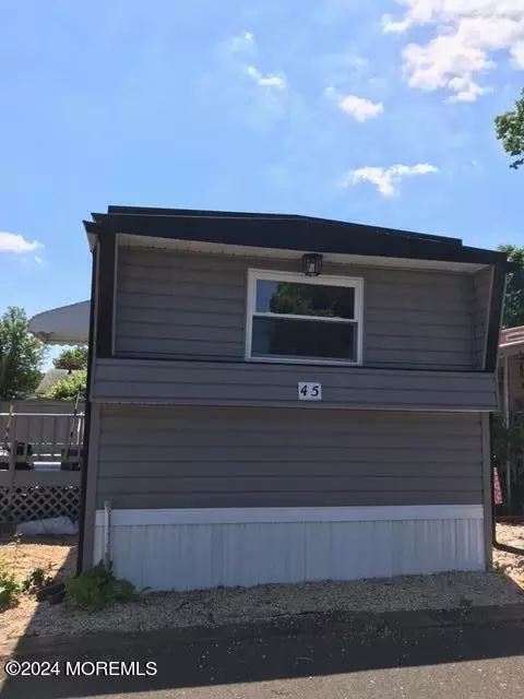 45 Sams Ct, Hazlet, NJ 07730