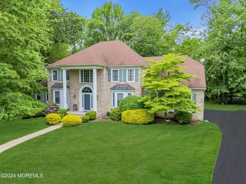 3 Leonard Pl, Tinton Falls, NJ 07724