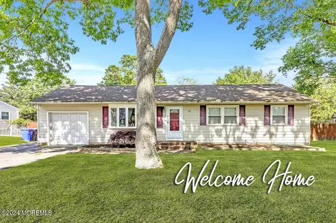 39 Mount Ln, Toms River, NJ 08753