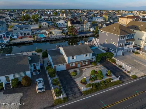 318 Silver Bay Rd, Toms River, NJ 08753