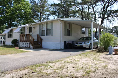 19 Arbor St, Whiting, NJ 08759