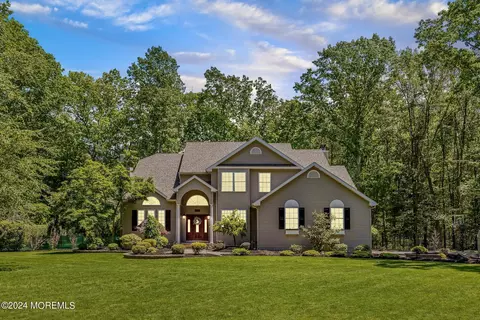 15 Russell Rd, Freehold, NJ 07728