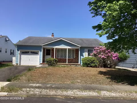 11 Piermont Rd, Toms River, NJ 08757