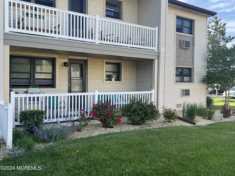 151 Wharfside Dr, Monmouth Beach, NJ 07750