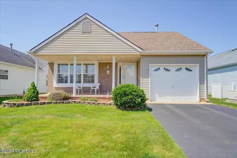 3 Cancun St, Toms River, NJ 08757