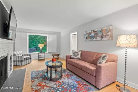 Living - 676 Locust Point Rd, Rumson, NJ 07760 photo 2 of 4
