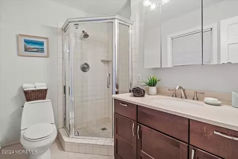 Bath - 676 Locust Point Rd, Rumson, NJ 07760 photo 2 of 4