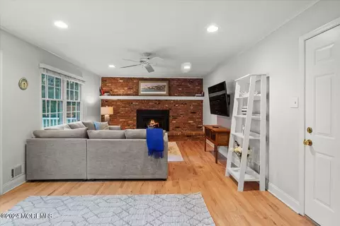 Living - 676 Locust Point Rd, Rumson, NJ 07760 photo 4 of 4