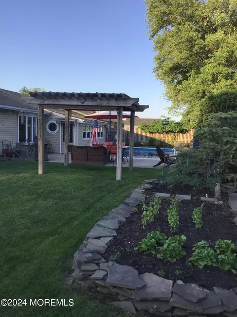 Exterior - 2 5th Ave, Monroe, NJ 08831 photo 4 of 7