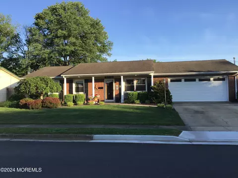 2 5th Ave, Monroe, NJ 08831