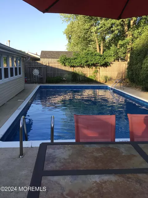 Exterior - 2 5th Ave, Monroe, NJ 08831 photo 3 of 7