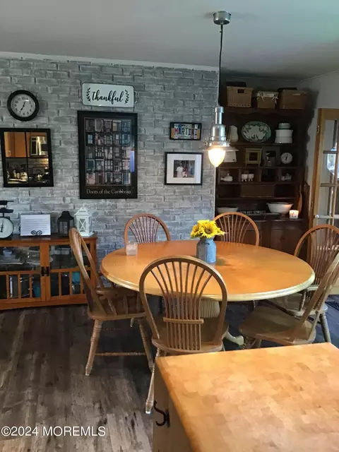 Dining - 2 5th Ave, Monroe, NJ 08831 photo 1 of 2