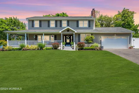 2 Millen Dr, Toms River, NJ 08753