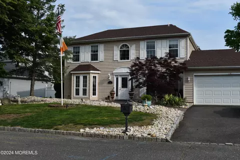 8 Lindner Ln, Howell, NJ 07731