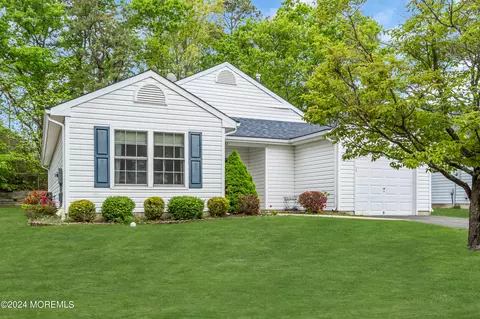 53 Sleepy Hollow Dr, Brick, NJ 08724