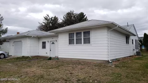 109 Port Royal Dr, Berkeley, NJ 08721