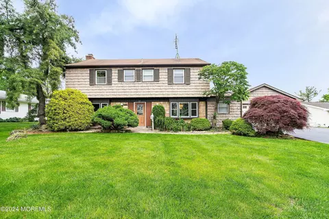 20 Indian Creek Rd, Matawan, NJ 07747