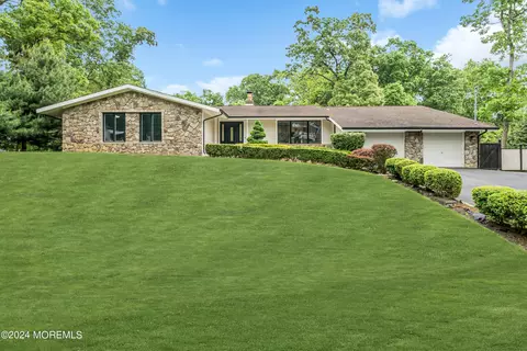 35 Acorn Pl, Colts Neck, NJ 07722