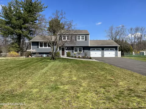 46 Yorktowne Dr, Manalapan, NJ 07726