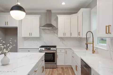 12 Pine Tree Dr, Bayville, NJ 08721