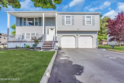 225 Hamilton Dr, Toms River, NJ 08753