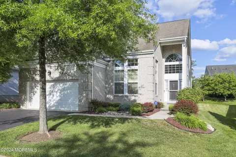 8 Shoemaker Rd, Manalapan, NJ 07726