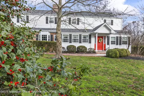 944 Middletown Lincroft Rd, Middletown, NJ 07748