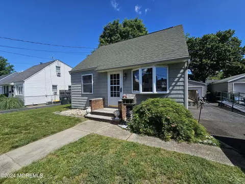 15 Hopkins Ter, Keansburg, NJ 07734