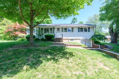 727 Park Ave, Middletown, NJ 07748