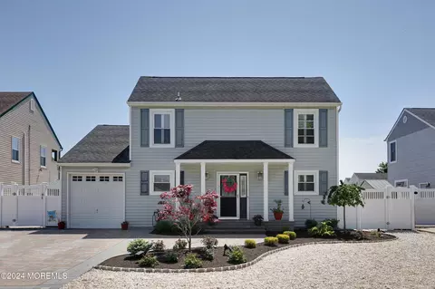 81 Storm Jib Ct, Bayville, NJ 08721