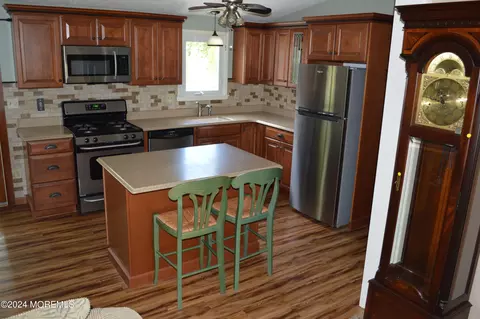 Kitchen - 436 Cheyenne Dr, Waretown, NJ 08758 photo 2 of 3