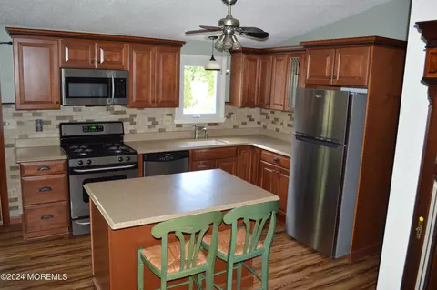 Kitchen - 436 Cheyenne Dr, Waretown, NJ 08758 photo 3 of 3