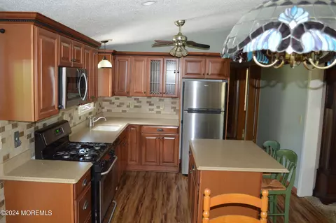 Kitchen - 436 Cheyenne Dr, Waretown, NJ 08758 photo 1 of 3
