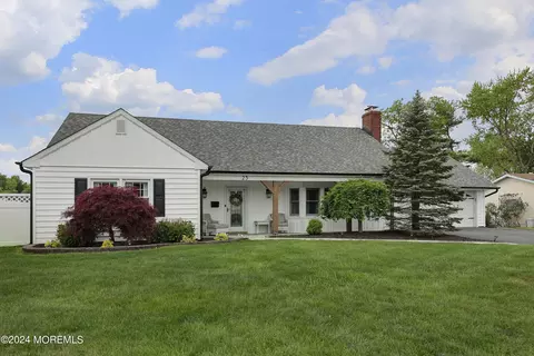 23 Autumn Ln, Matawan, NJ 07747