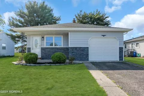 109 Bananier Dr, Toms River, NJ 08757