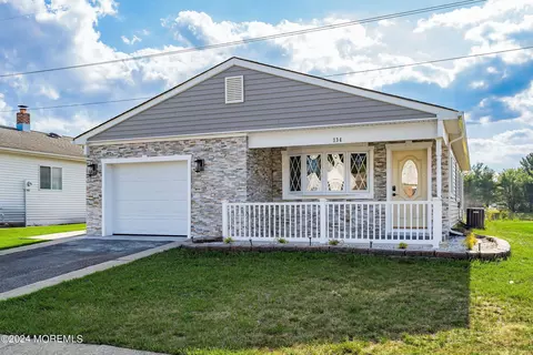 134 Torrey Pines Dr, Toms River, NJ 08757