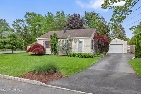 4 Ziegler Pl, Matawan, NJ 07747