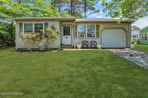 41 Hummingbird Ln #73, Whiting, NJ 08759