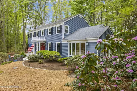 12 Parkway Pl W, Holmdel, NJ 07733