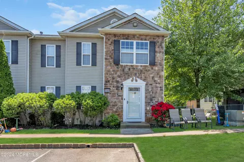 100 Aspen Ct, Lakewood, NJ 08701